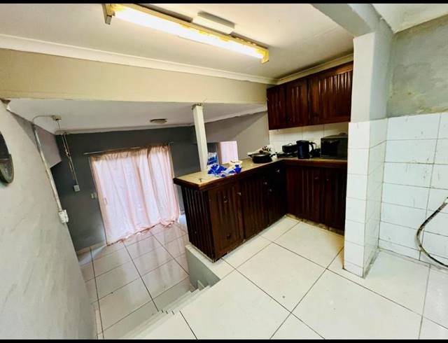6 BEDROOM HOUSE FOR SALE IN GLENMORE